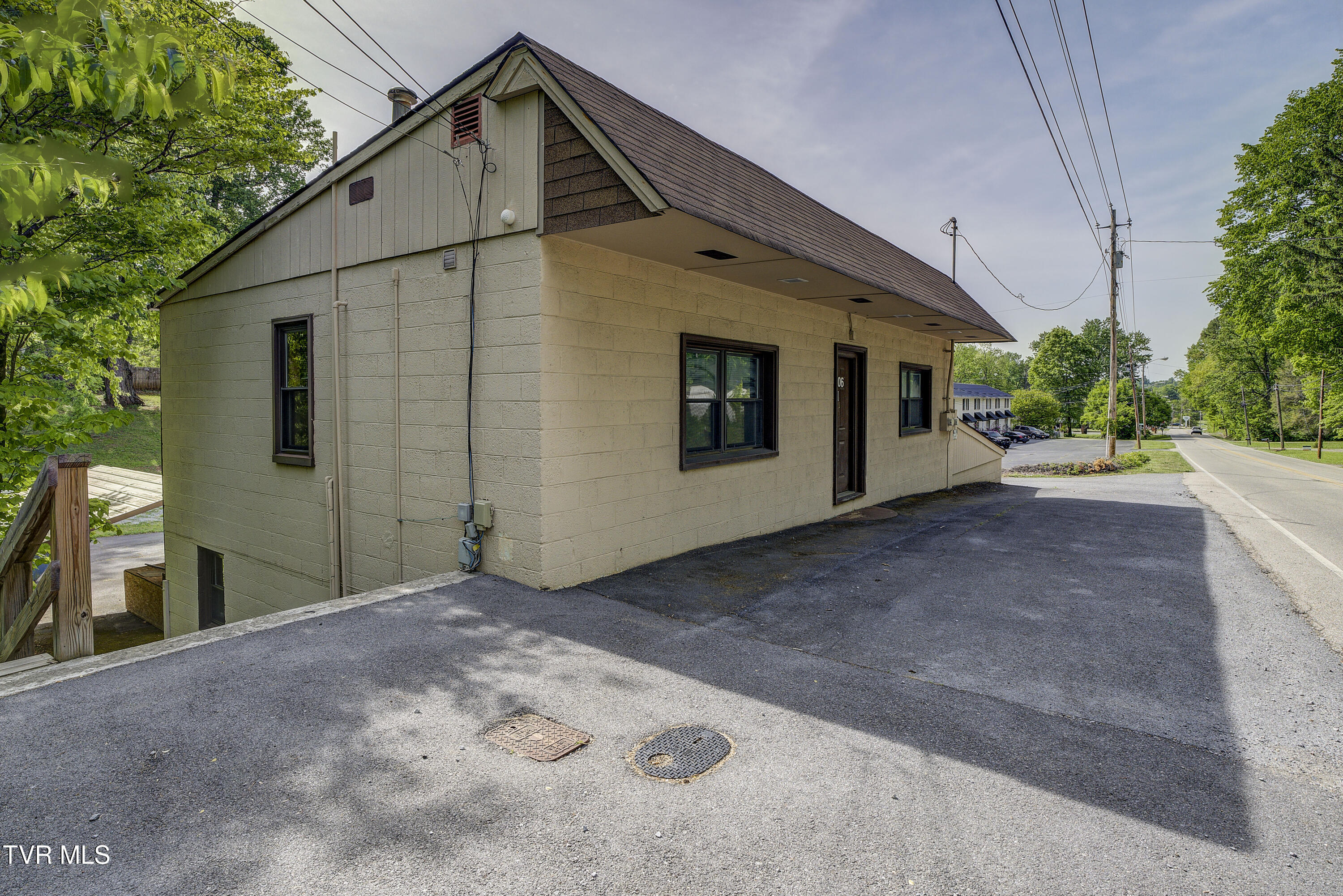 1306 Milligan Highway