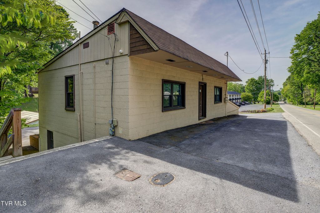 Photo of 1306 Milligan Highway, Johnson City, TN 37601 (MLS # 9994924)