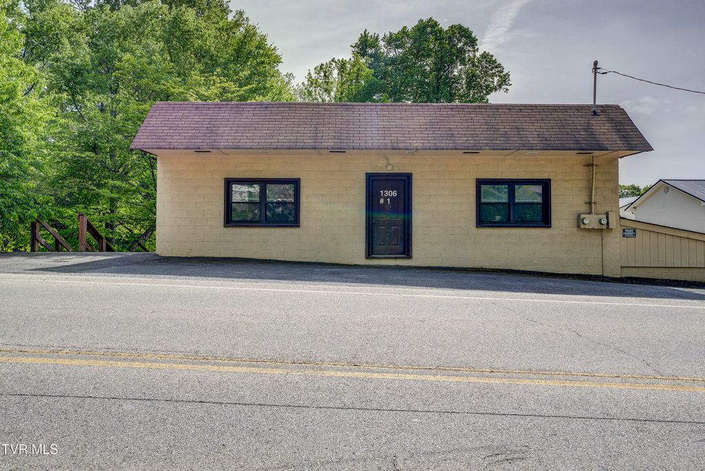 Photo of 1306 Milligan Highway, Johnson City, TN 37601 (MLS # 9994924)