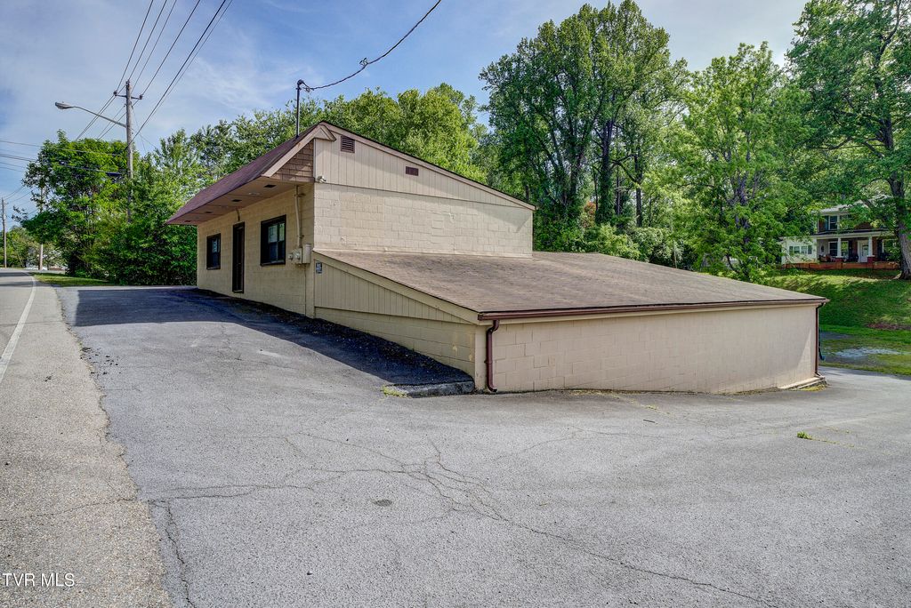 Photo of 1306 Milligan Highway, Johnson City, TN 37601 (MLS # 9994924)