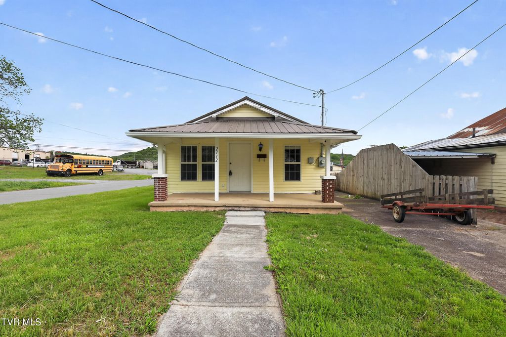 Photo of 2112 Myrtle Avenue, Johnson City, TN 37601 (MLS # 9994655)