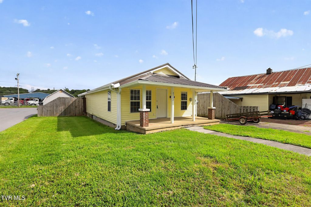 Photo of 2112 Myrtle Avenue, Johnson City, TN 37601 (MLS # 9994655)