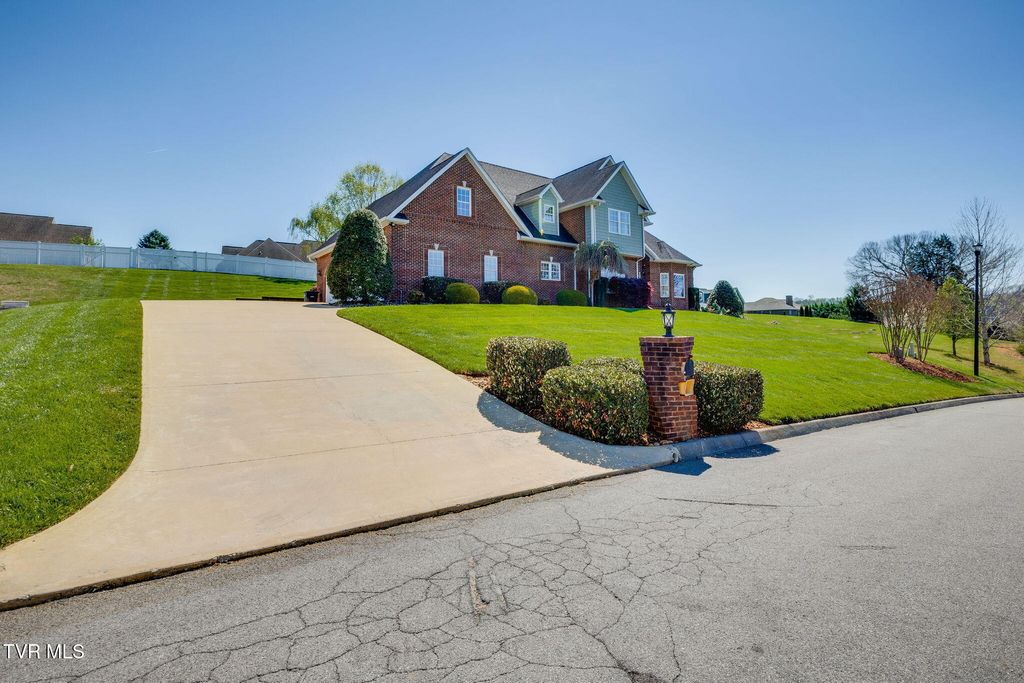 Photo of 408 Arrowhead Drive, Kingsport, TN 37664 (MLS # 9993719)