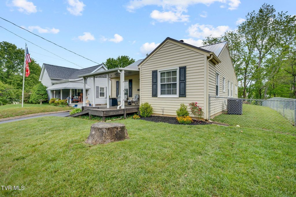 Photo of 1215 Maryland Avenue, Bristol, TN 37620 (MLS # 9995212)