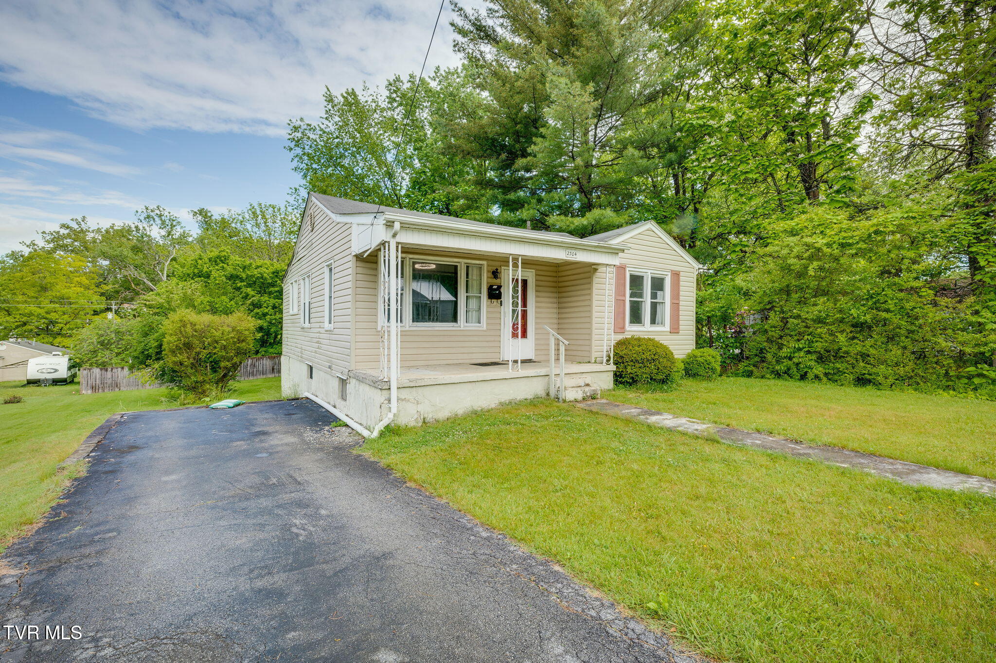 2304 Bay Street, Bristol, Tennessee image 2
