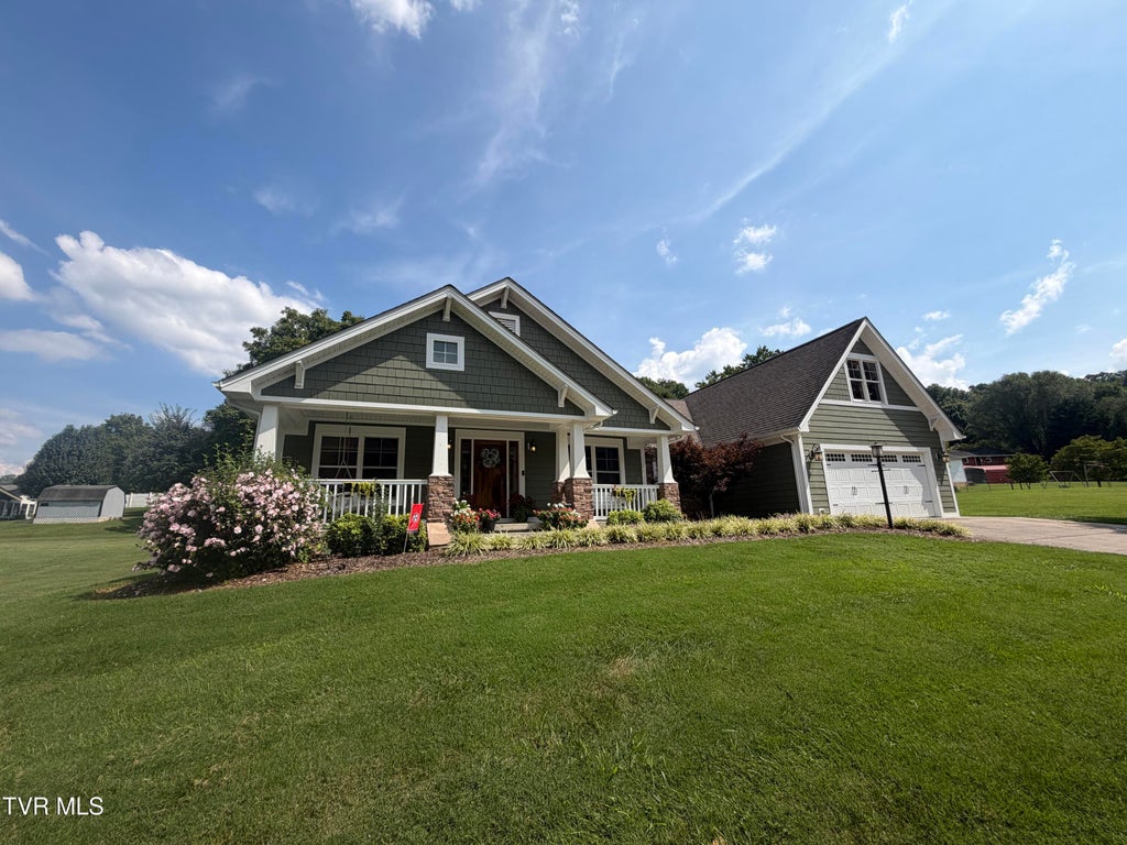 Photo of 612 Carter Boulevard, Elizabethton, TN 37643 (MLS # 10000127)