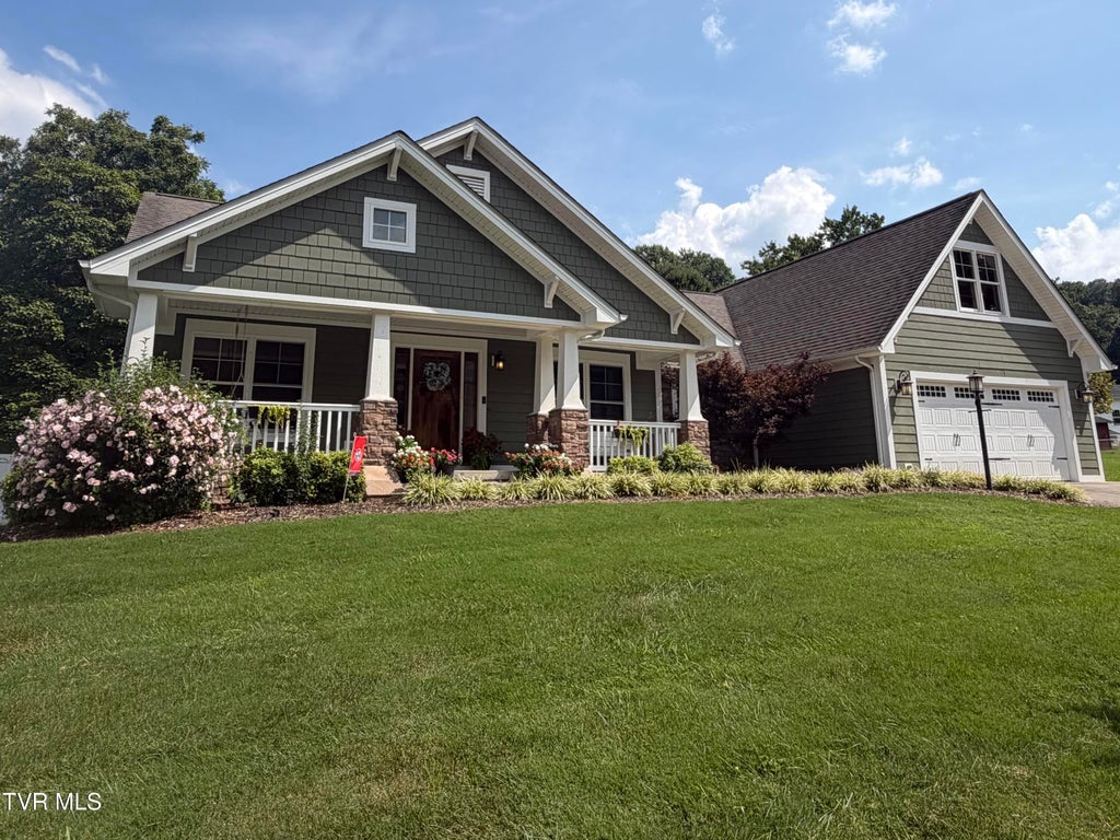 Photo of 612 Carter Boulevard, Elizabethton, TN 37643 (MLS # 10000127)