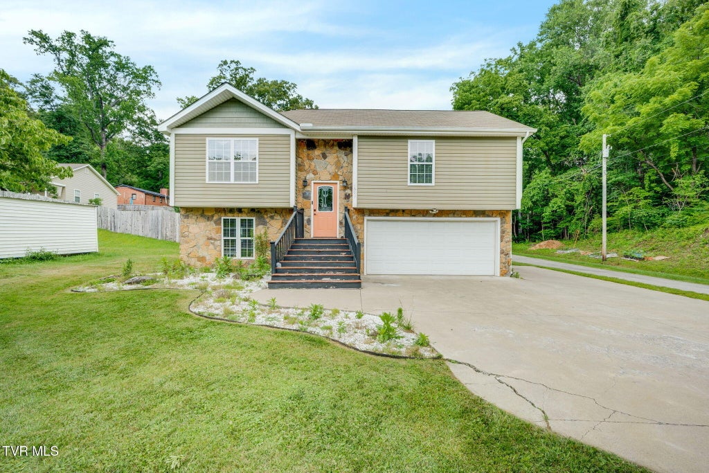 Photo of 1603 Lone Oak Road, Johnson City, TN 37604 (MLS # 9997002)