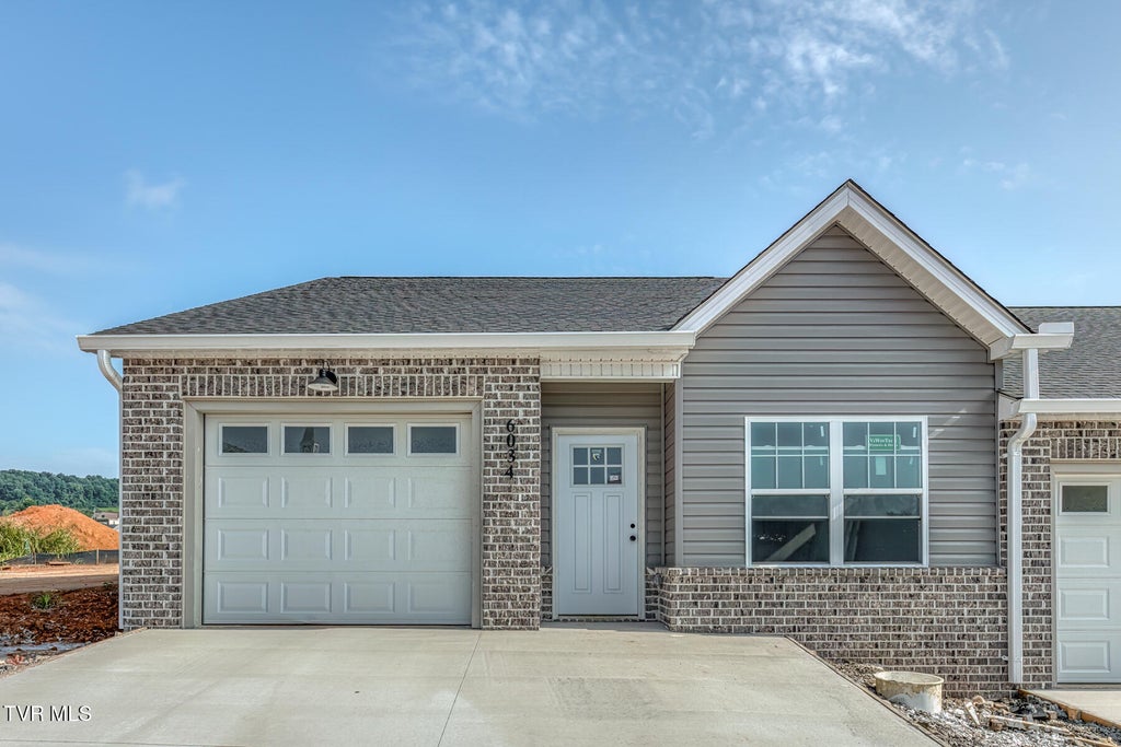 Photo of 6034 Ashlynn Oaks Private Drive, Blountville, TN 37617 (MLS # 10000979)