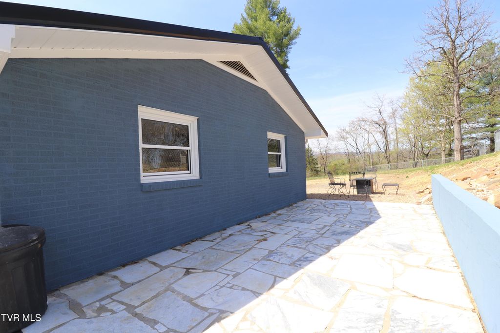 Photo of 8 Ridge St, Castlewood, VA 24224 (MLS # 9993937)