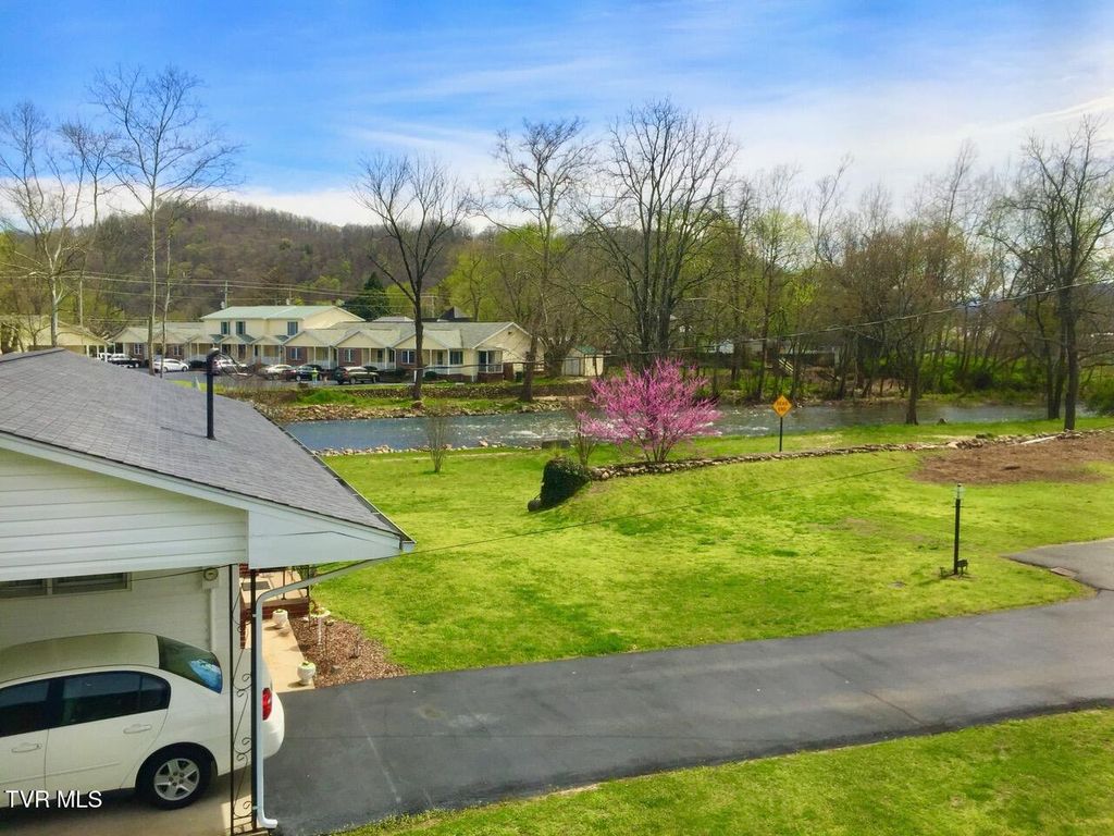 Photo of 615 6151/2 Bravo Street, Elizabethton, TN 37643 (MLS # 9993934)