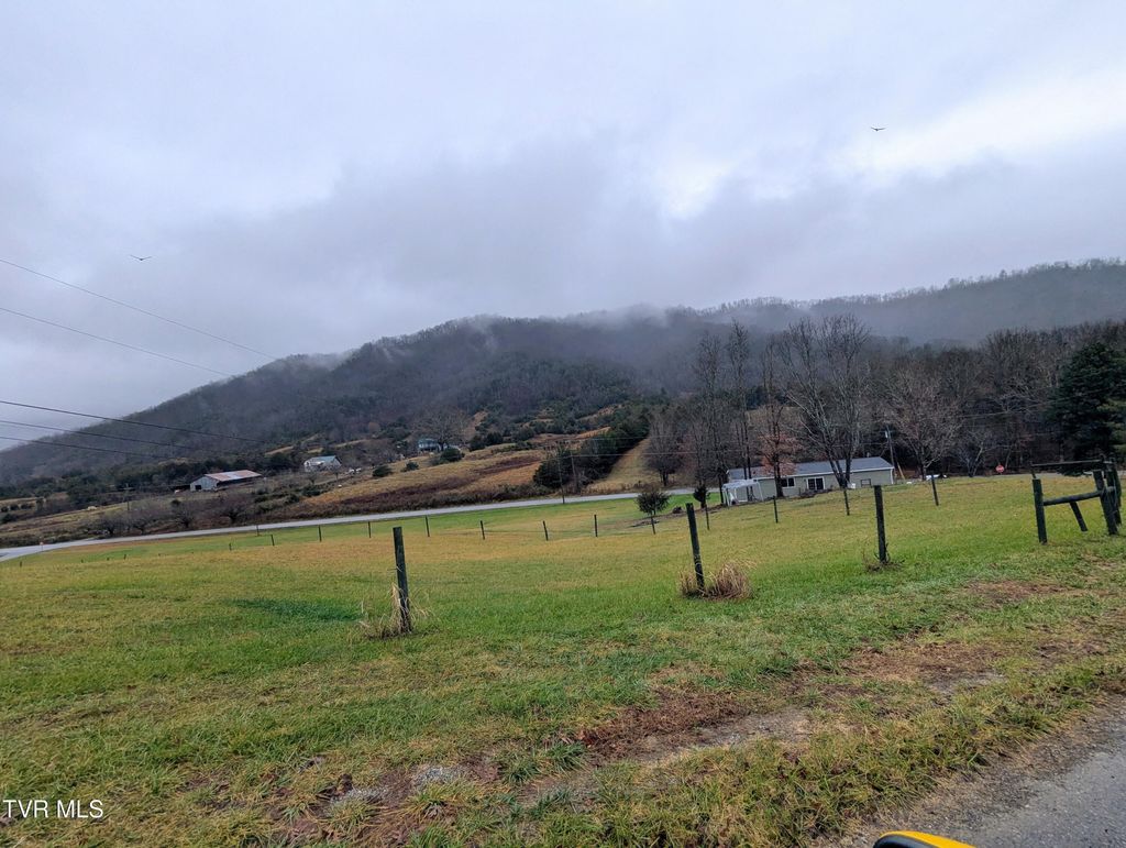 Photo of 61 Rattlesnake Ridge Road, Chuckey, TN 37641 (MLS # 9988915)