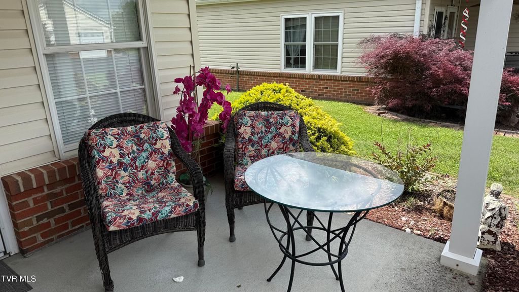 Photo of 1413 Lodge Pine Walk #1413, Kingsport, TN 37660 (MLS # 9996146)