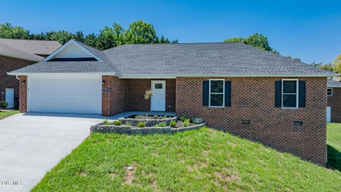 Photo of 209 Farmington Drive, Greeneville, TN 37743 (MLS # 9996335)