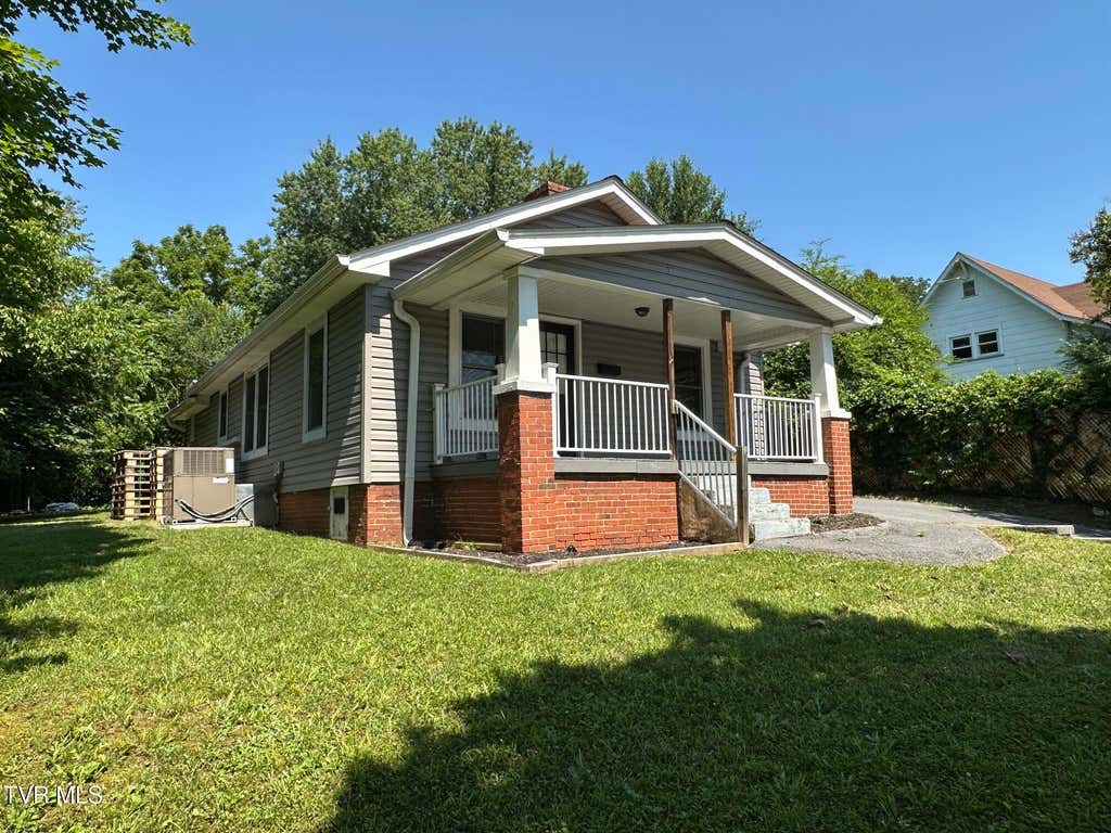 Photo of 2712 Fort Henry Drive, Kingsport, TN 37664 (MLS # 9997502)