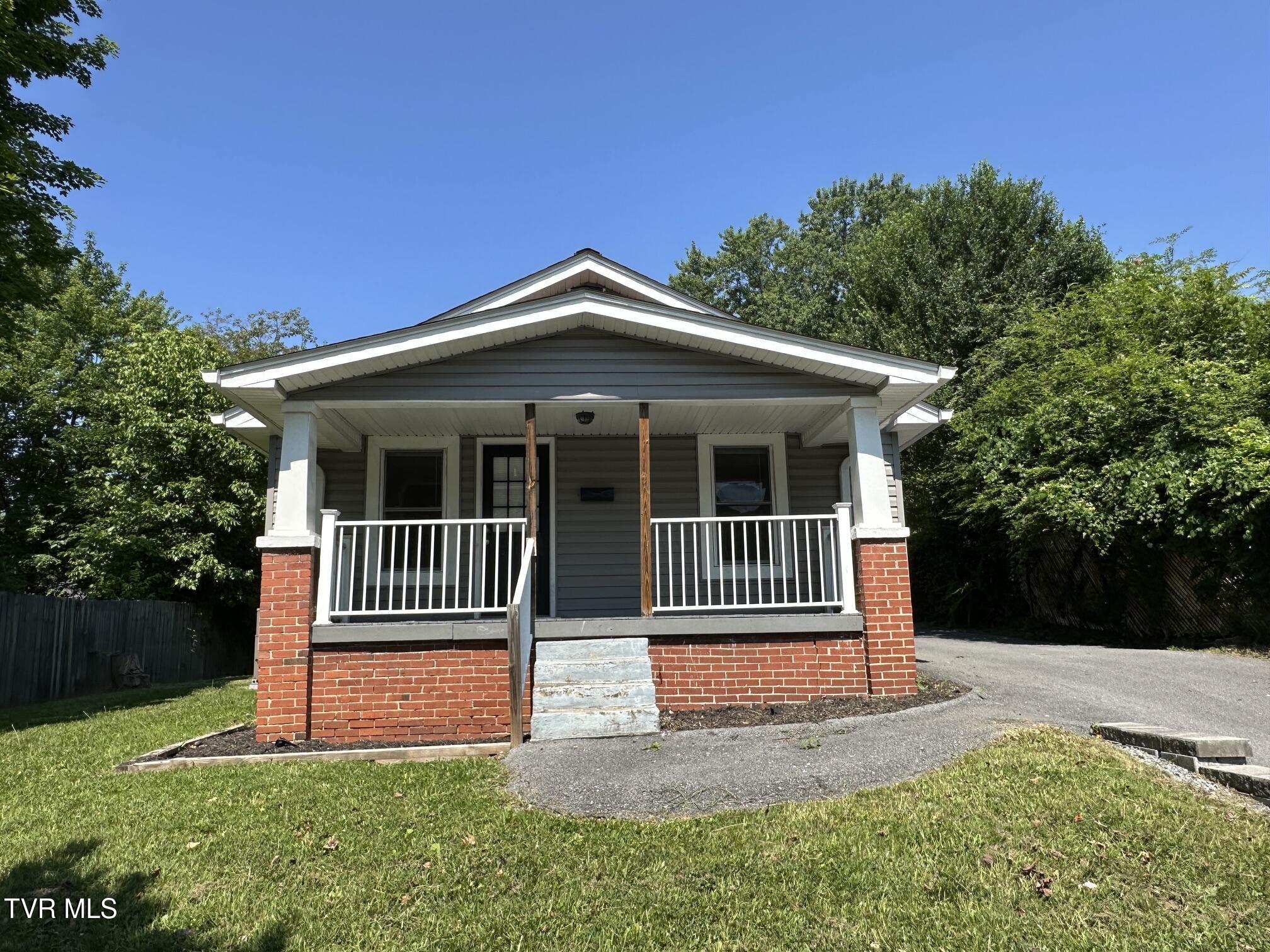 Photo 1 of 22 — 2712 Fort Henry Drive, Kingsport, TN 37664