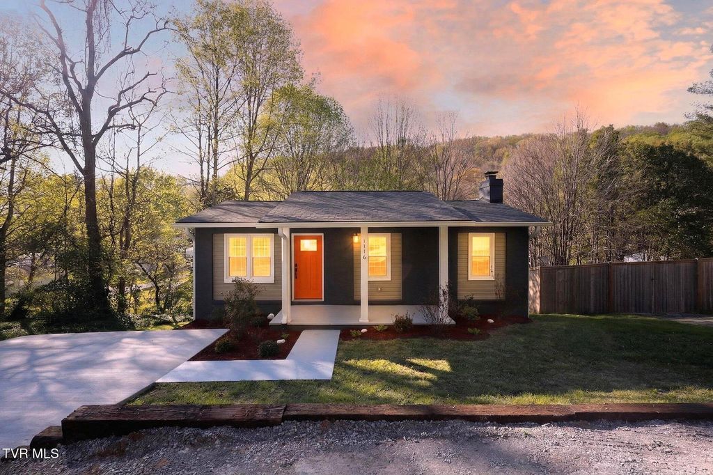 Photo of 1116 Berry Road, Elizabethton, TN 37643 (MLS # 9993742)