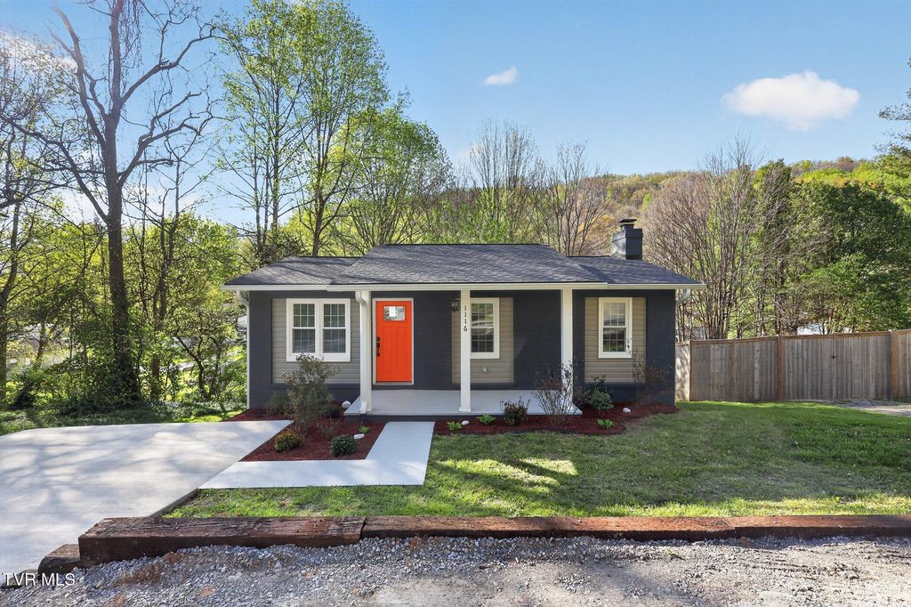 Photo of 1116 Berry Road, Elizabethton, TN 37643 (MLS # 9993742)