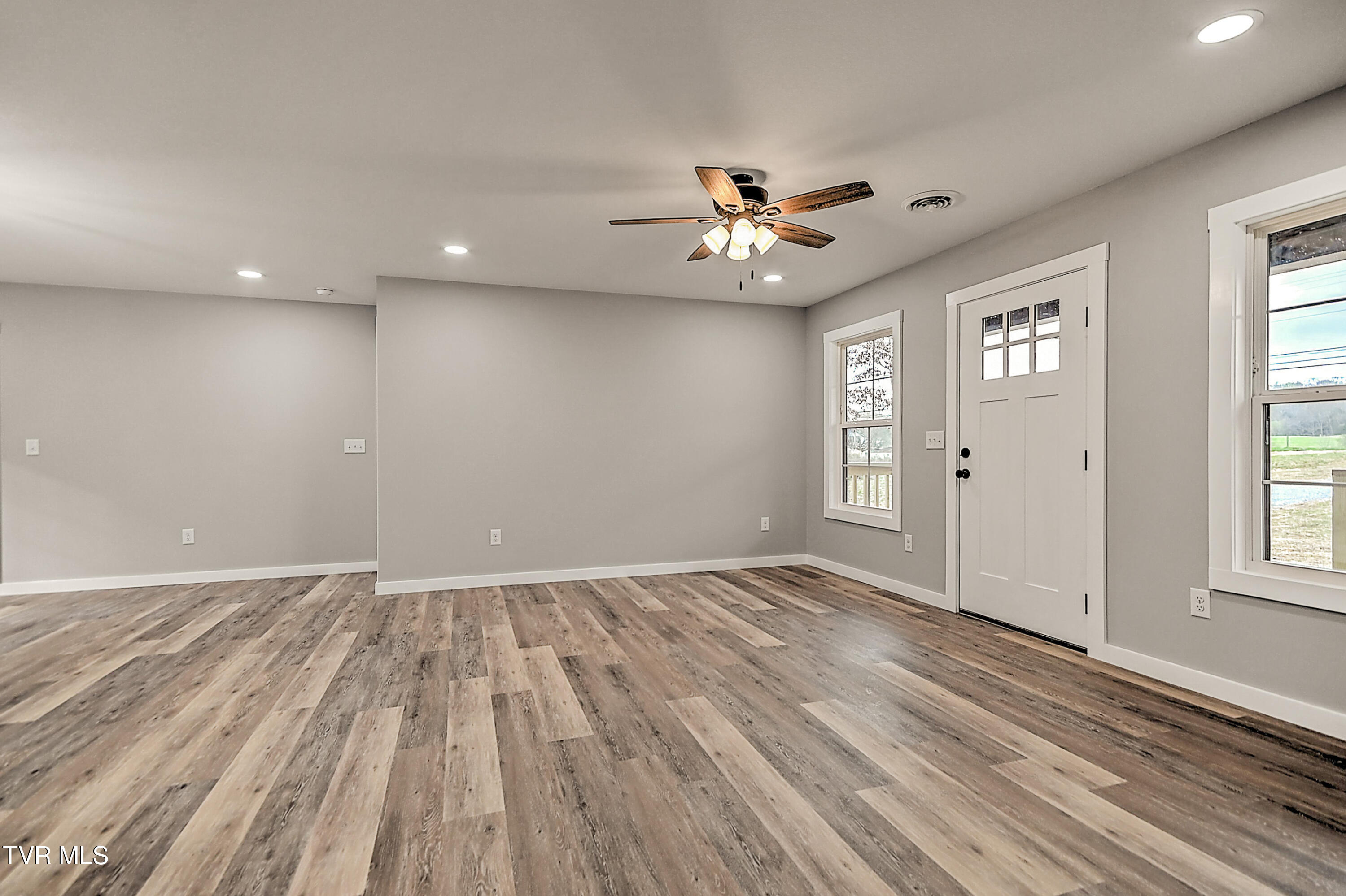 6055 Newport Highway