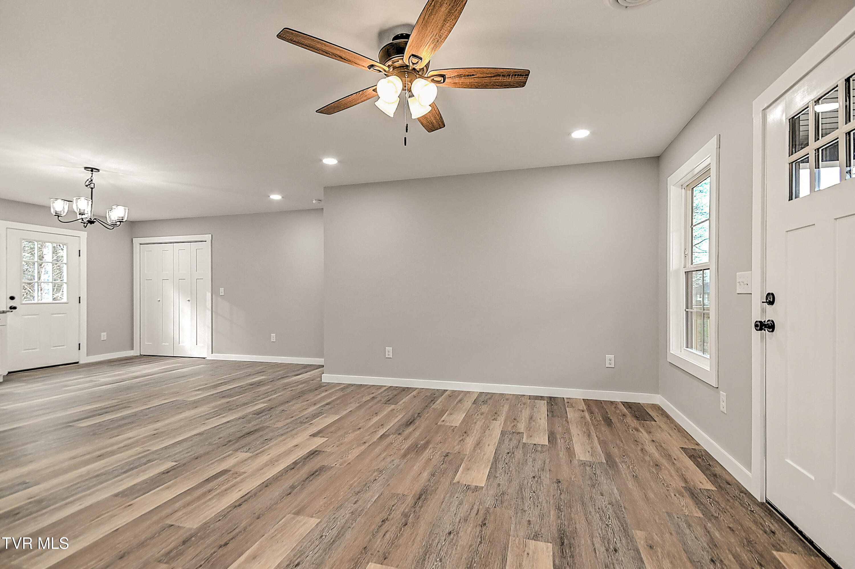 6055 Newport Highway