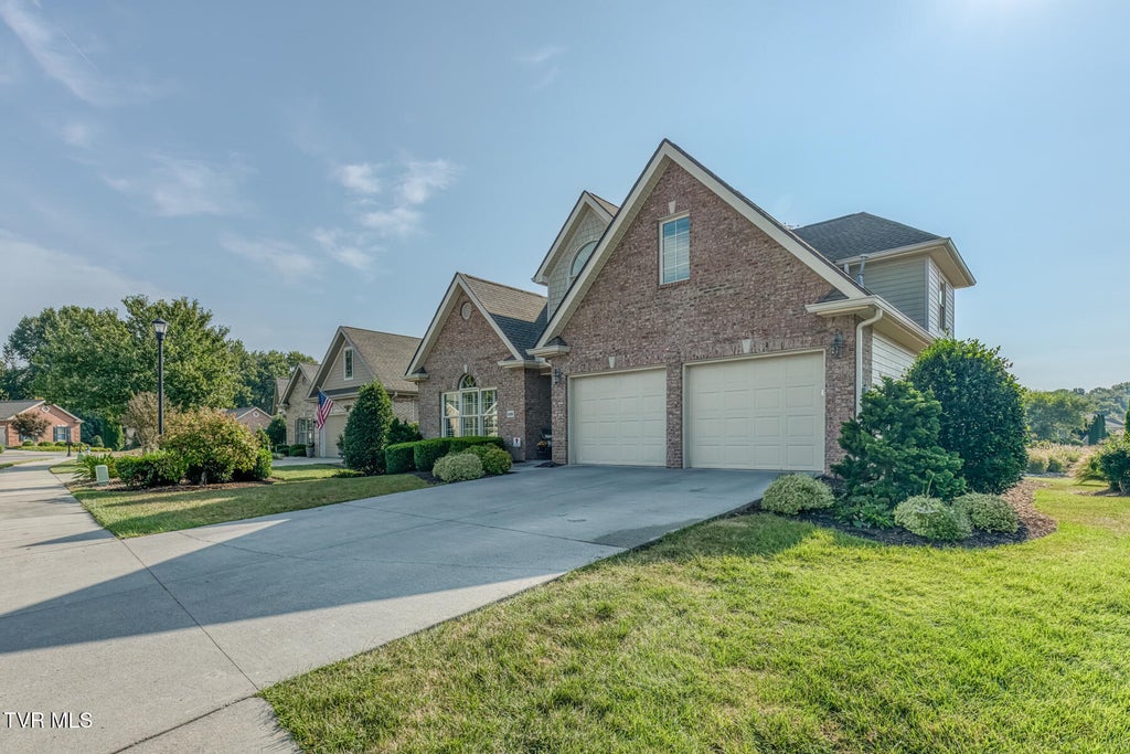 Photo of 1036 Waterbrooke Lane, Johnson City, TN 37604 (MLS # 10001138)