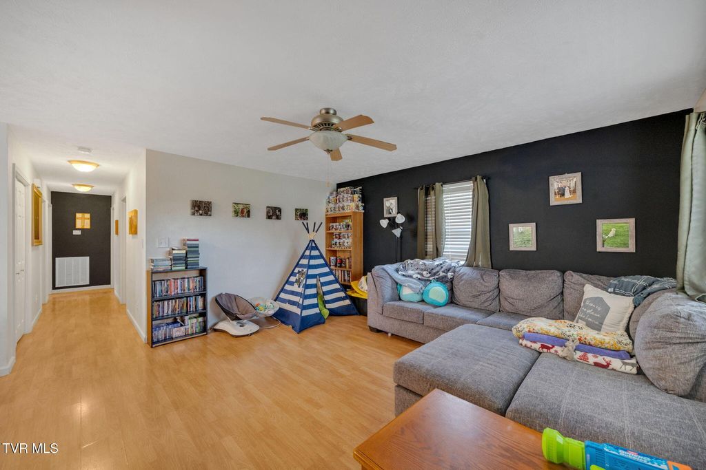 Photo of 375 Sky, Kingsport, TN 37660 (MLS # 9992656)