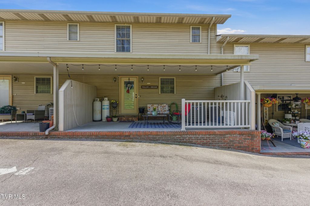 Photo of 408 Lynn Road #Apt B, Blountville, TN 37617 (MLS # 9993405)