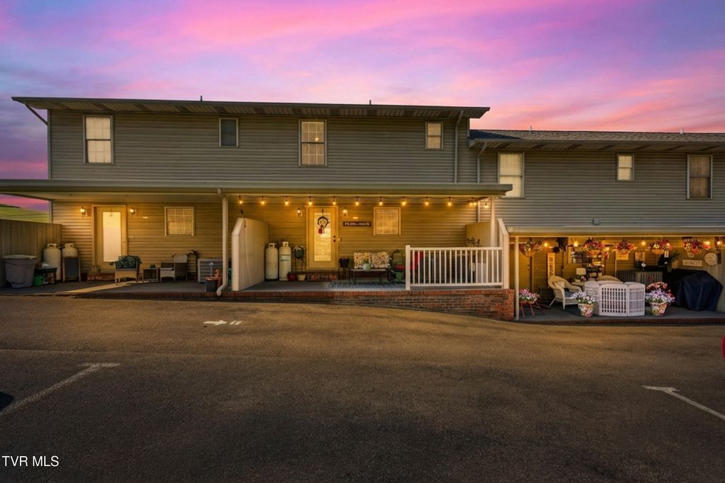 Photo of 408 Lynn Road #Apt B, Blountville, TN 37617 (MLS # 9993405)