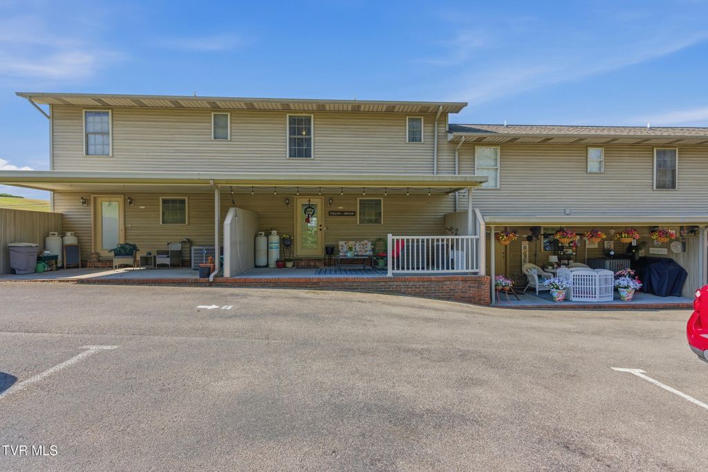 Photo of 408 Lynn Road #Apt B, Blountville, TN 37617 (MLS # 9993405)