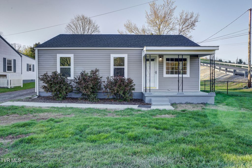 Photo of 2012 Meadowview Parkway, Kingsport, TN 37660 (MLS # 9992976)