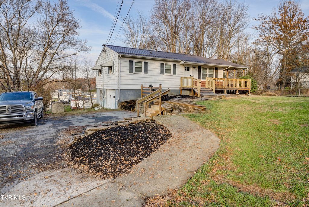 Photo of 195 Lynn Lane, Johnson City, TN 37604 (MLS # 9988587)