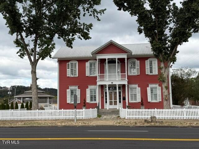Photo of 829 Elk Avenue, Elizabethton, TN 37643 (MLS # 10002233)