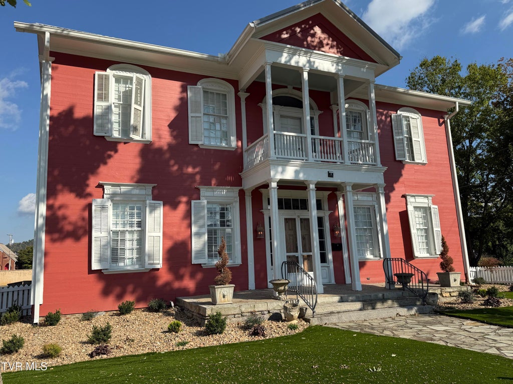 Photo of 829 Elk Avenue, Elizabethton, TN 37643 (MLS # 10002233)