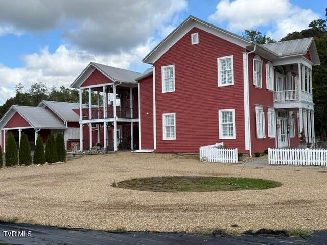 829 East Elk Avenue