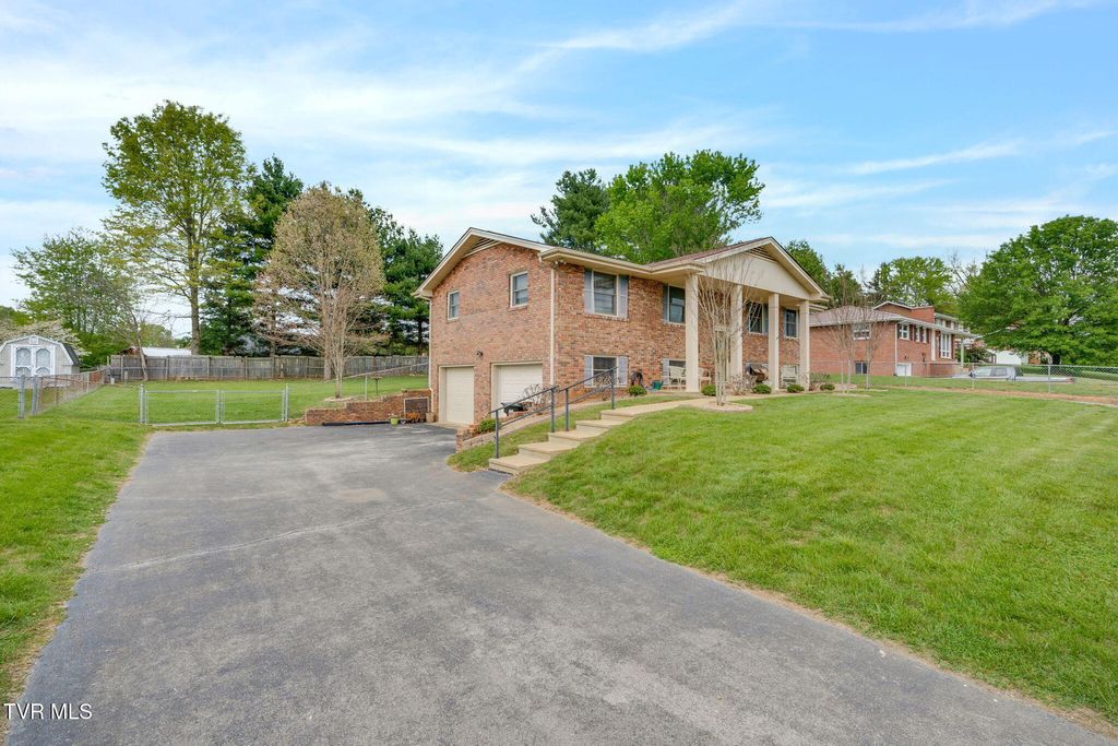 Photo of 521 Kilkenny Road, Kingsport, TN 37664 (MLS # 9993976)