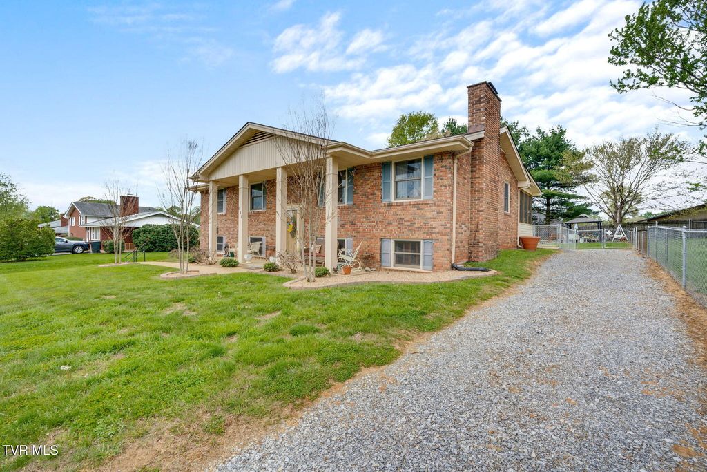 Photo of 521 Kilkenny Road, Kingsport, TN 37664 (MLS # 9993976)