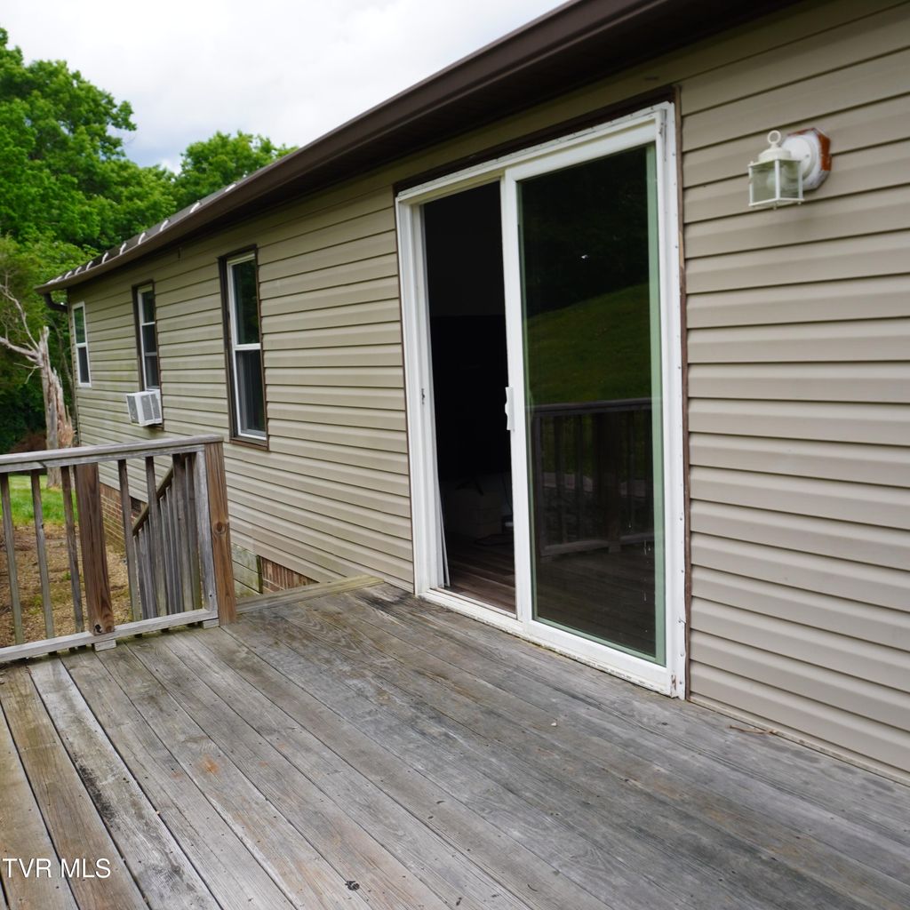 Photo of 206 Hialeah Drive, Kingsport, TN 37660 (MLS # 9981644)