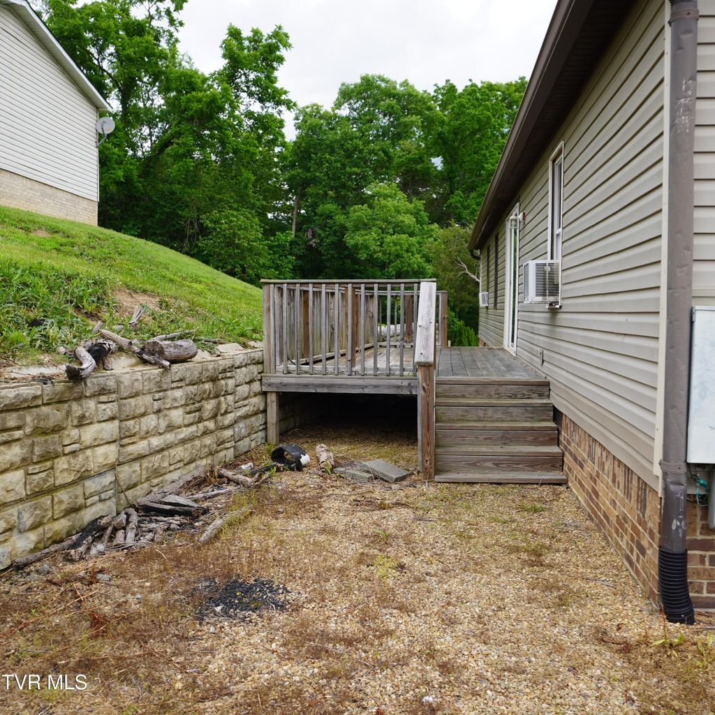 Photo of 206 Hialeah Drive, Kingsport, TN 37660 (MLS # 9981644)