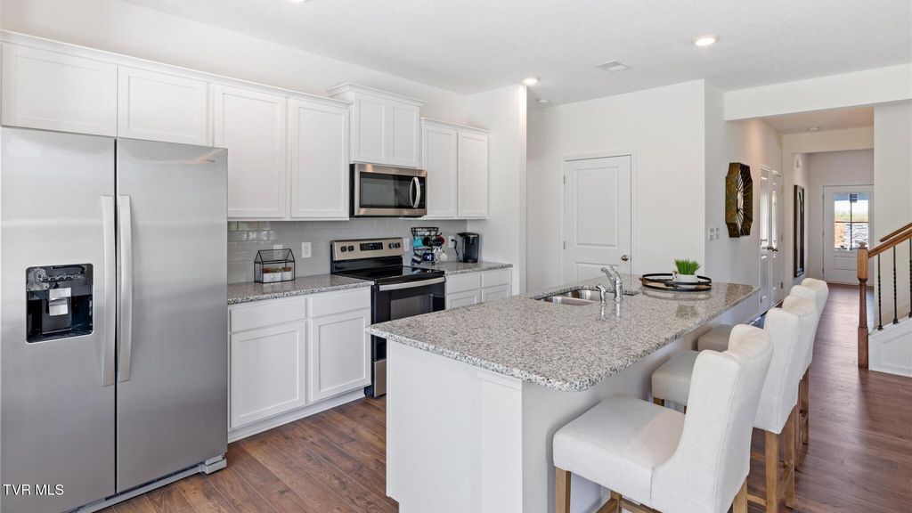 Photo of 218 Artist Avenue, Johnson City, TN 37615 (MLS # 9991023)