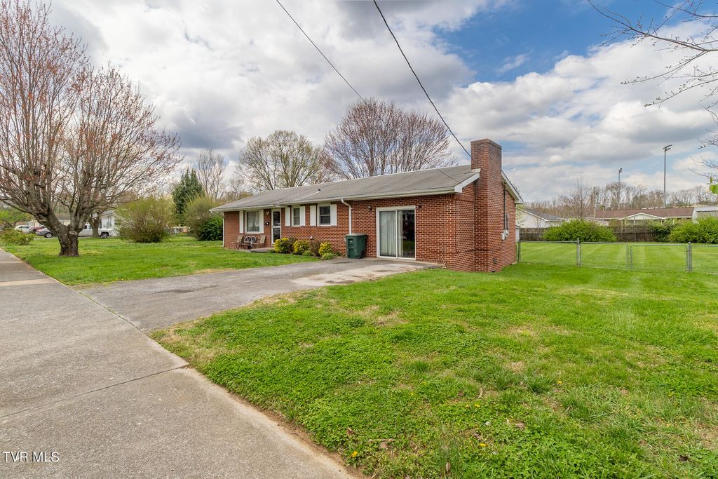 Photo of 817 Mulberry Street, Elizabethton, TN 37643 (MLS # 9993265)