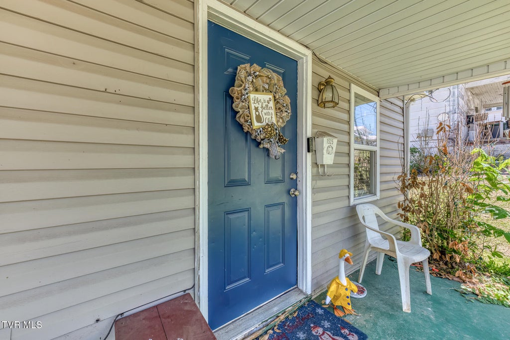 Photo of 1525 Massachusetts Avenue, Bristol, VA 24201 (MLS # 9996371)