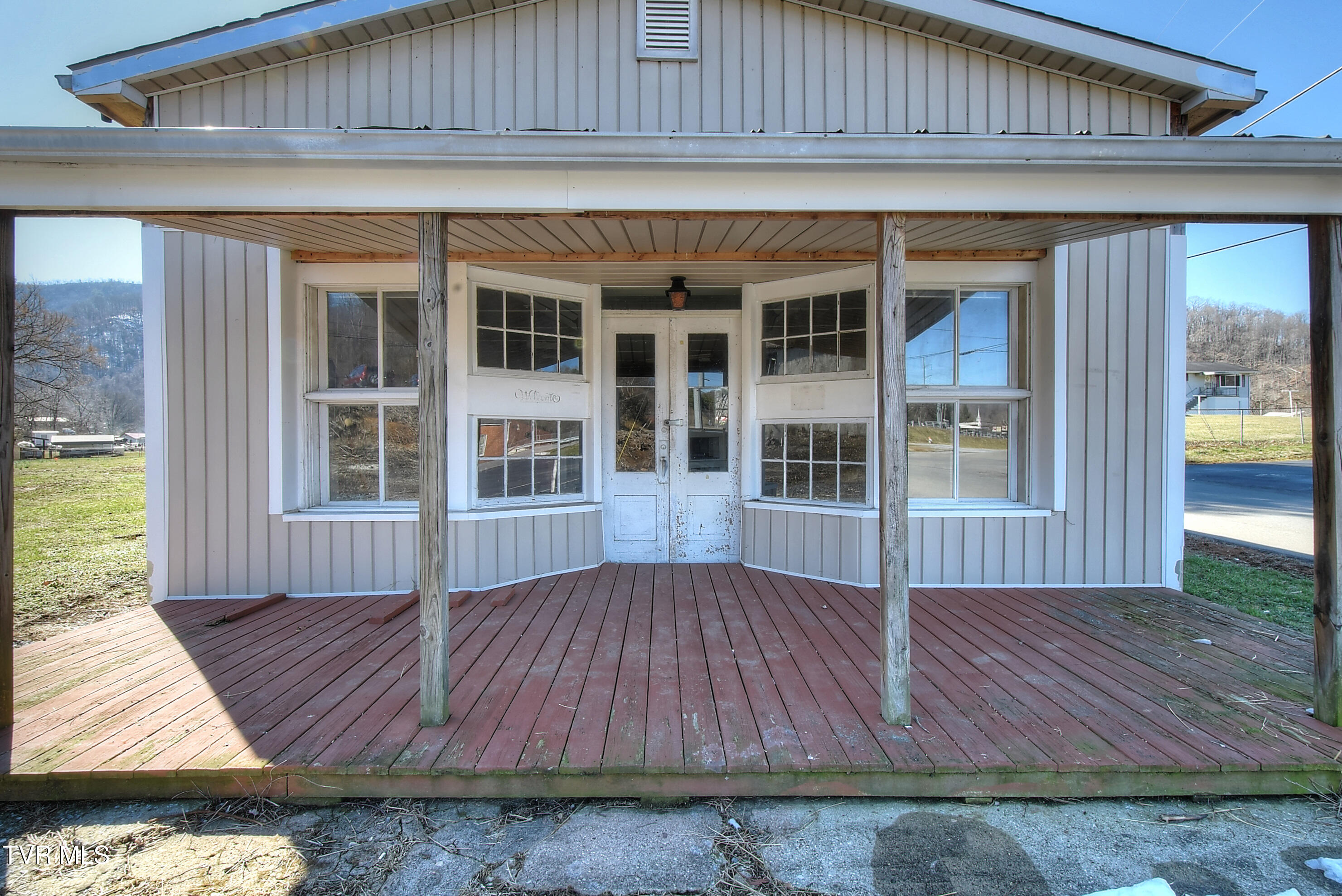 101 Mill Pond Road, Elizabethton, Tennessee image 3