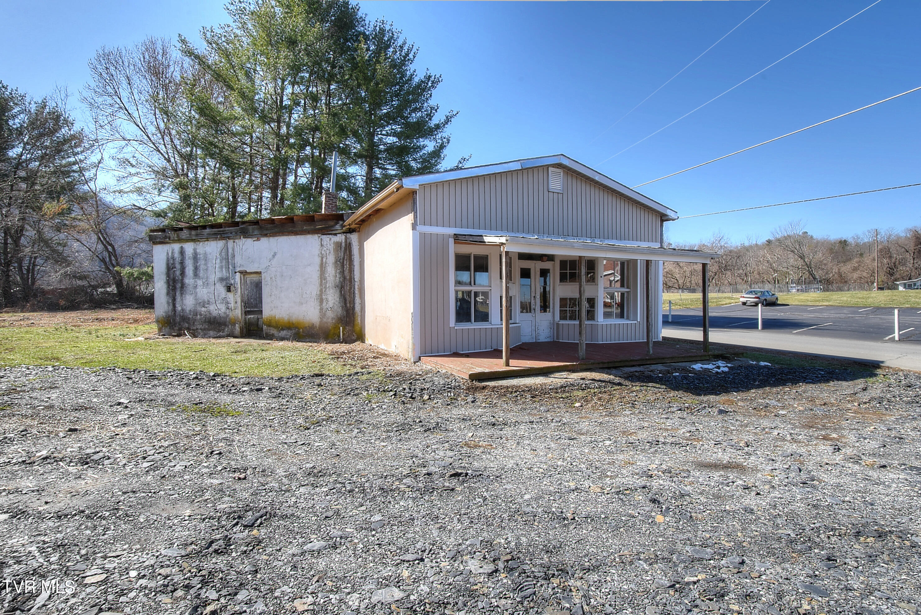 101 Mill Pond Road, Elizabethton, Tennessee image 2