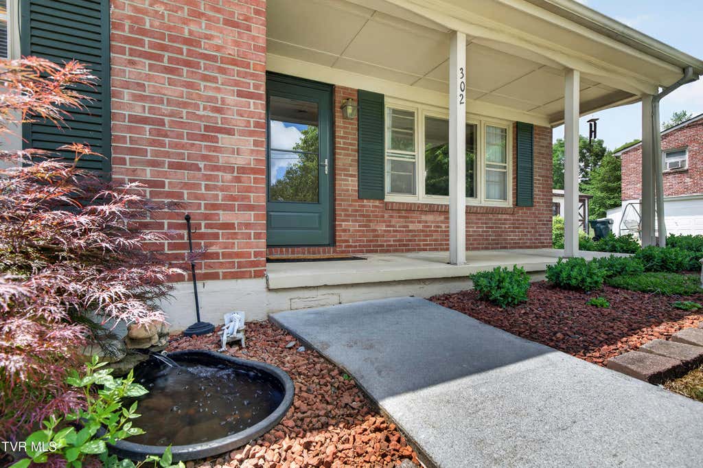 Photo of 302 Seminole Road, Bristol, VA 24201 (MLS # 9997125)