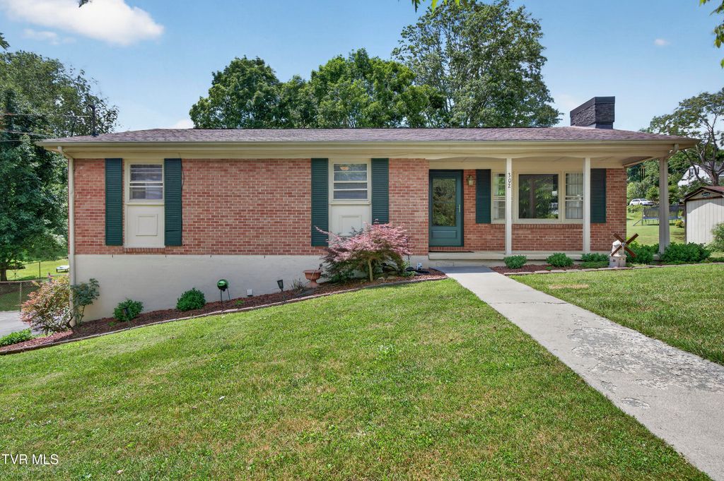 Photo of 302 Seminole Road, Bristol, VA 24201 (MLS # 9997125)