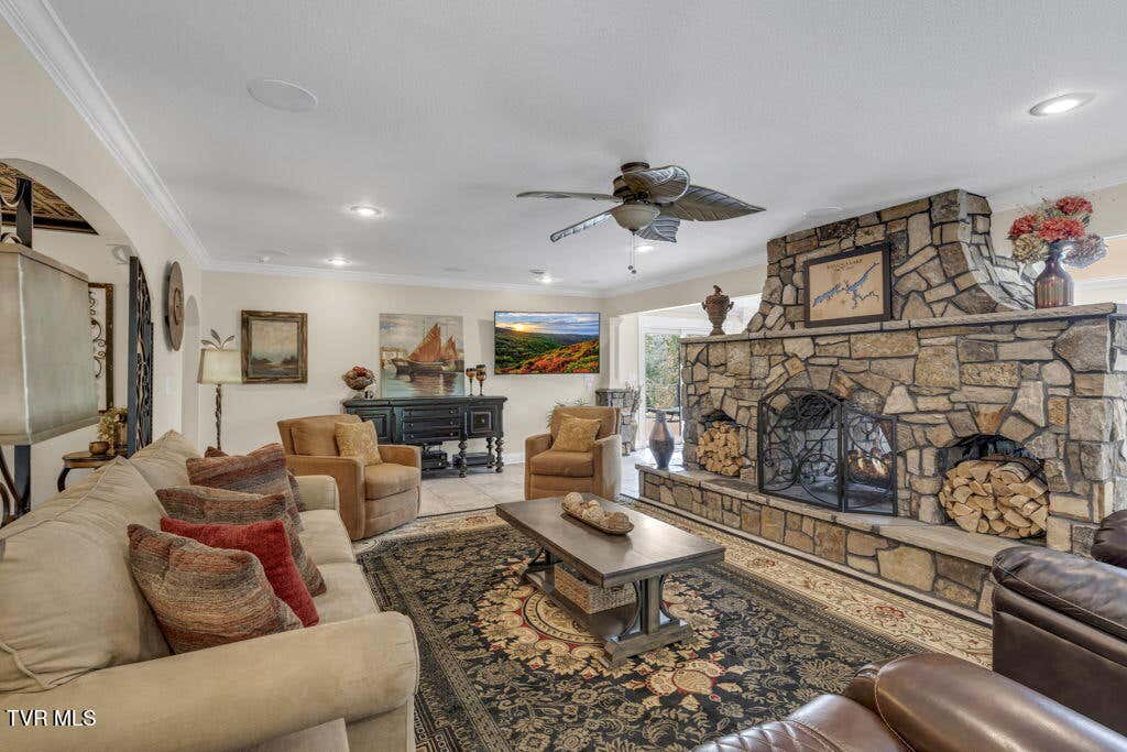 Photo of 381 Big Oak Drive, Butler, TN 37640 (MLS # 9999321)