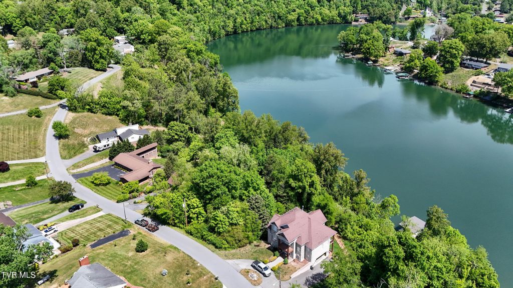 Photo of 27 Crest Road, Kingsport, TN 37664 (MLS # 9994701)