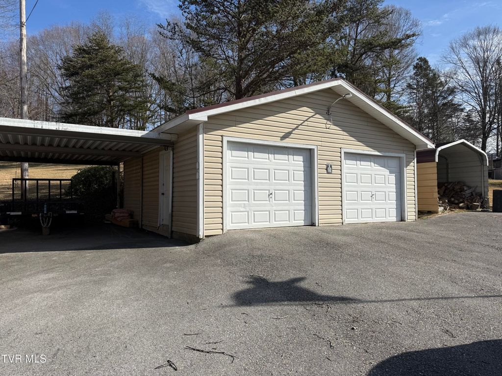 Photo of 126 Ollie Collins Road, Elizabethton, TN 37643 (MLS # 9990641)