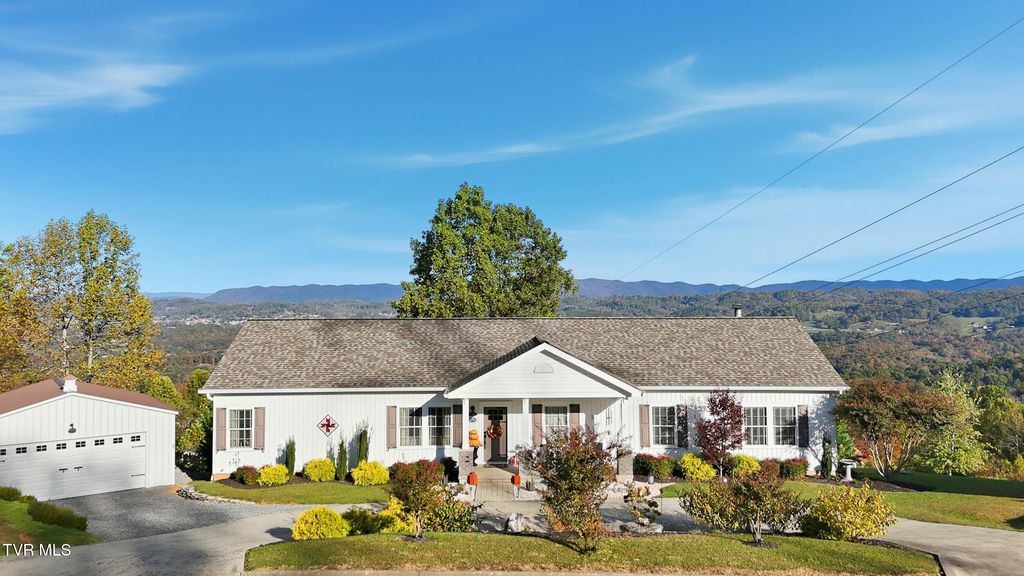 Photo of 4886 Eagle Pointe Drive, Kingsport, TN 37664 (MLS # 9986025)