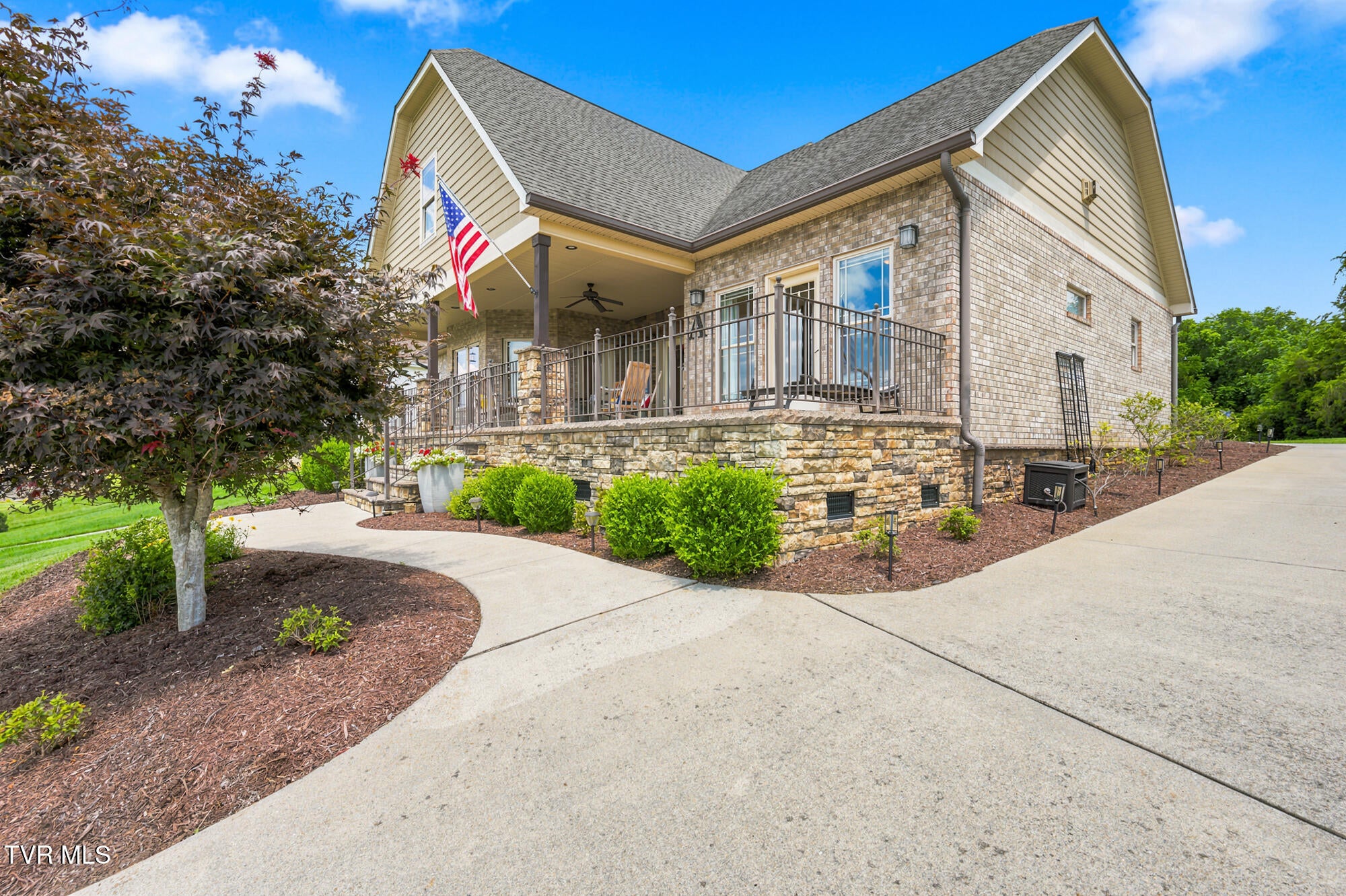 229 Forest Lane N